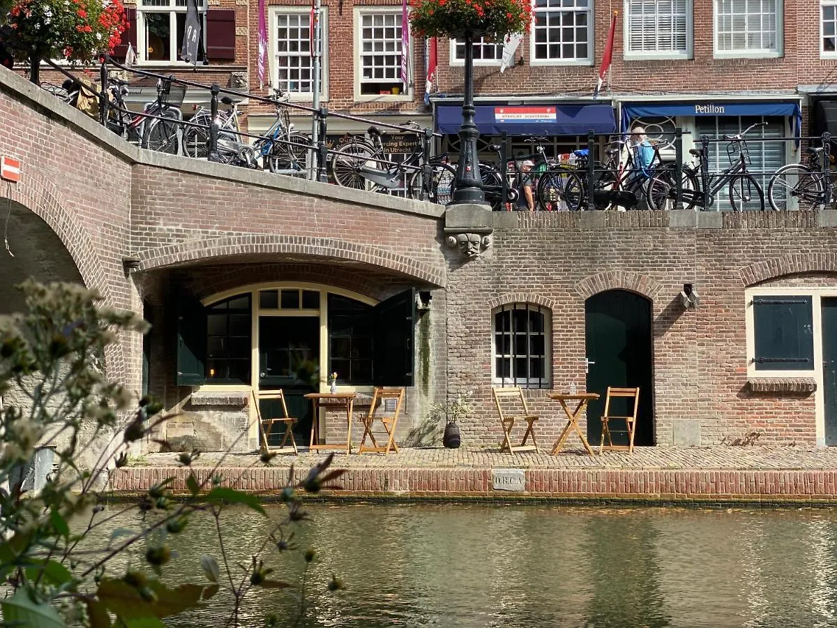 Slapen Onder De Dom Acomodação com café da manhã Utrecht Alojamento de Acomodação e Pequeno-almoço