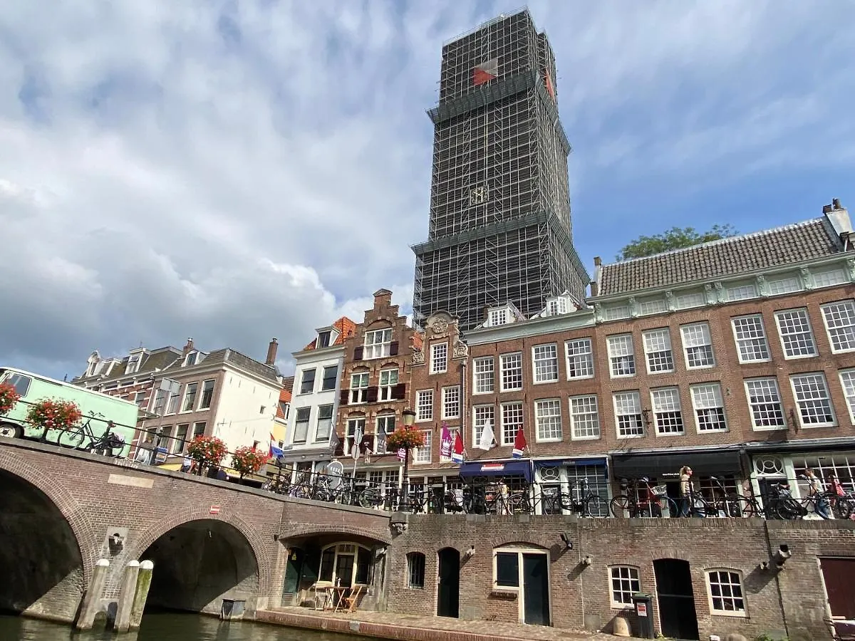 Alojamento de Acomodação e Pequeno-almoço Slapen Onder De Dom Acomodação com café da manhã Utrecht